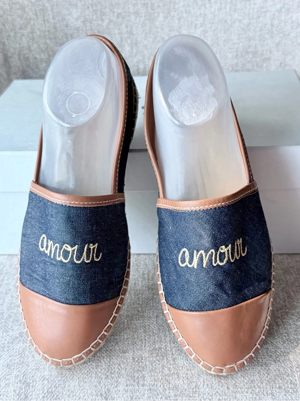 🆕 NWOB. Cinq a Sept Jenna Jean Espadrille Flat sz 39/US 9